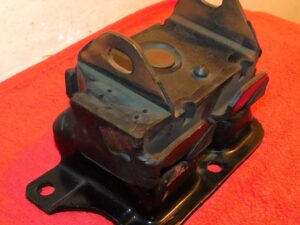 1973 1974 Ford Gran Torino Ranchero Montego NOS 250 LH MOTOR MOUNT INSULATOR