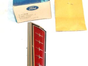1969 Mercury Monterey Custom NOS FRONT CENTER GRILLE EMBLEM ORNAMENT MEDALLION