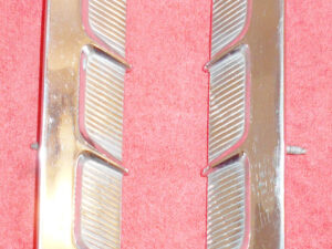 1964 1965 Mustang Coupe Convertible ORIG LH+RH QUARTER PANEL SIDE TRIM ORNAMENTS