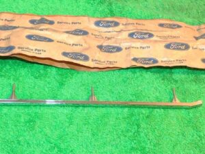 1974 1975 1976 Gran Torino Sport Brougham Ranchero Gt NOS GRILLE CENTER MOULDING