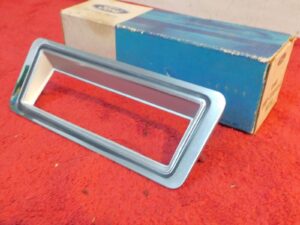 1971 1972 Monterey Custom Marquis Brougham NOS RH FRONT FENDER MARKER LAMP BEZEL