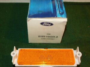 1971 1972 Monterey Custom Marquis Brougham NOS LH FRONT FENDER MARKER LIGHT LAMP