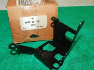 1995-2000 Ford Contour SVT Mystique NOS NEW OEM 2.0L 2.5L THROTTLE BODY BRACKET