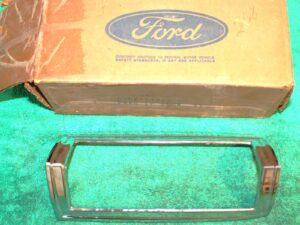 1977 1978 1979 Ford Thunderbird NOS LH FRONT PARKING LAMP DOOR BEZEL