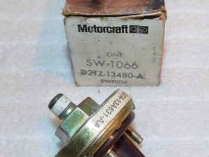1972-1978 Ford Heavy Duty Truck NOS TRACTOR TRAILER AIR BRAKE STOP LAMP SWITCH