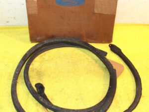 1970 1971 Torino Montego 4D Sedan NOS BLACK RH ROOF SIDE RAIL FRONT WEATHERSTRIP