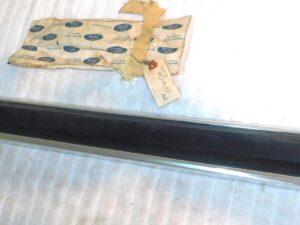 1980 Ford F100 F150 F250 F350 8-Ft NOS L BED QUARTER PANEL LOWER FRONT MOULDING