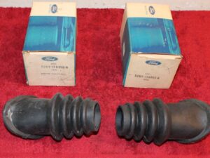 1972 1973 1974 DeTomaso Pantera L NOS REAR BUMPER ARM To BODY SEALS