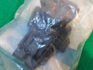 1984-1991 Ford E150 E250 E350 NOS BODY SIDE DOOR HINGED MOVEABLE WINDOW LATCH