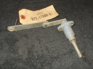 1957 1958 1959 1960 Ford COE Cab Over Truck NOS RH WIPER MOUNTING ARM & SHAFT