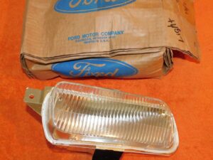 1986-Early 1992 Ford Taurus SHO NOS RH FRONT BUMPER SIDE CORNERING LIGHT LAMP
