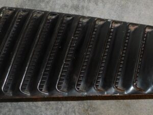 1967 1968 Mustang GT GTA Fastback LH ROOF AIR EXTRACTOR LOUVER VENT GRILLE ASSM