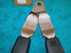 1999 2000 Ford Windstar NOS OEM REAR BENCH RH SEAT BELT BUCKLE ASSM Med Parch