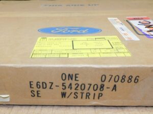 1983-86 LTD Marquis 81-82 Granada Monarch NOS RH FRONT DOOR OPENING WEATHERSTRIP