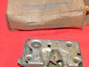 1971-1979 Mustang Torino Ranchero Montego Cyclone LTD Galaxie NOS LH DOOR LATCH