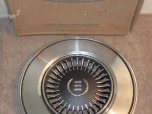 1975-78 Ford Custom Galaxie 500 LTD Landau Brougham NOS 15" WHEEL COVER HUB CAP