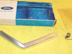 1971-72 Custom Galaxie 500 LTD 4Dr NOS VINYL ROOF TWO-TONE BACK BELT LH MOULDING
