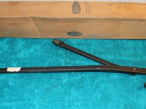 1981-1989 Ford Escort EXP Lynx LN7  NOS WIPER MOUNTING ARM & PIVOT SHAFT ASSEM