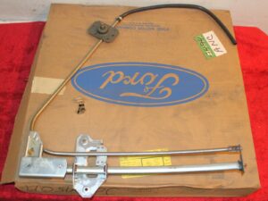 1981 1982 1983 Ford Escort Mercury Lynx NOS LH FRONT DOOR WINDOW REGULATOR (61)