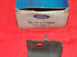 1974 Ford Mustang II Hatchback Mach 1 Ghia NOS HOOD SUPPORT ROOD RETAINER CLIP