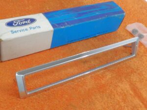 1972 1973 1974 1975 1976 Ford Thunderbird NOS LH REAR SIDE MARKER LAMP BEZEL