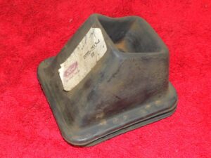 1977-1982 Ford F100 F150 F250 F350 Bronco NOS 351 400 CLUTCH LEVER DUST SHIELD