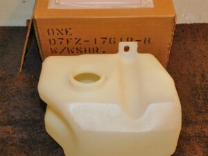 1977-1980 Ford Pinto Mercury Bobcat NOS 2.8L 6-cyl WINDSHIELD WASHER RESERVOIR