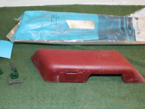 1984 1985 1986 Ford LTD Mercury Marquis NOS RED RH REAR DOOR ARM REST PAD ASSEM