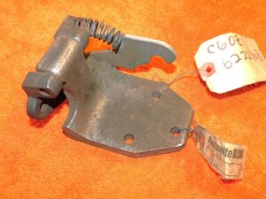 66-69 Fairlane Torino Ranchero 68-69 Comet Cyclone NOS RH FRONT DOOR LOWER HINGE