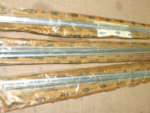 73-79 Ford F100 F150 F250 F350 NOS RH REG CAB FENDER DOOR 8' BOX UPPER MOULDINGS