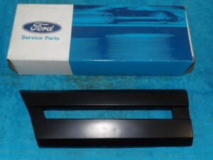 1979 1980 1981 1982 1984 Mercury Capri NOS RH FRONT FENDER SIDE LAMP TRIM BEZEL