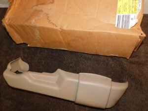 2000-2003 Ford Windstar NOS TAN REAR SEAT RH RIGHT SIDE PROTECTOR CUP HOLDER