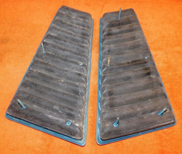 57-3887.jpg 57-3887.jpg
