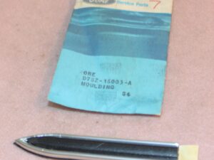 1977 1978 1979 Ford Thunderbird NOS FRONT FENDER SIDE MOULDING Narrow LH or RH
