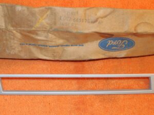 1980 Thunderbird Cougar Xr7 NOS RH ROOF OUTSIDE COACH LAMP FINISH PANEL INSERT