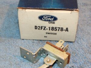 1972-1980 Ford Pinto Mercury Bobcat NOS HEATED BACK LITE WINDOW DEFROST SWITCH