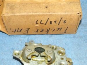 1970 1971 1972 Lincoln Continental Town Car 4-Dr NOS RH REAR DOOR LOCK LATCH