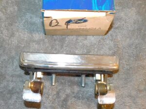 1974-1978 Ford Mustang II Ghia Mach 1 King Cobra NOS RH DOOR OUTSIDE HANDLE
