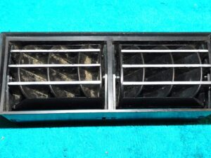 1971 1972 1973 Mustang Coupe Convertible Mach 1 Cougar ORIG DASH CENTER A/C VENT