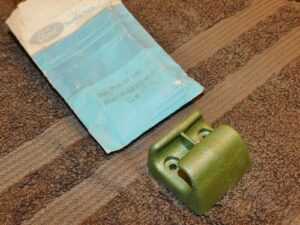 1973-79 F100 F150 F250 F350 78-79 Bronco 75-79 Lincoln NOS GREEN SUN VISOR CLIP