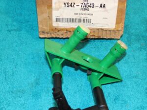 2000-2011 Ford Focus SE LX SVT NOS NEW OEM CLUTCH PEDAL MASTER CYLINDER ASSEM