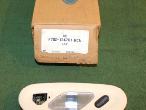 1998-2002 Lincoln Navigator 1997 Ford Expedition NOS BEIGE RH MAP READING LAMP