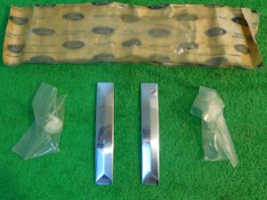 1974 Ford Mustang II Mach 1 Ghia NOS L+R FRONT BUMPER GUARD PAD TRIM MOULDINGS