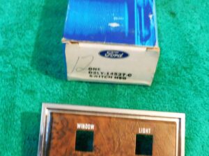 1972 1973 1974 Lincoln Mark IV NOS RH QUARTER WINDOW LIGHT SWITCH BEZEL HOUSING
