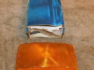 69-77 Ford Bronco 69-72 E100 E200 E300 64 F100 F350 NOS FRONT PARKING LAMP LENS