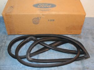 1965 1966 1967 1968 Ford Mustang Coupe GT GTA NOS BACK WINDOW GLASS WEATHERSTRIP