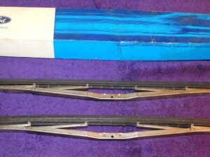 1961-1972 Ford C CT H HT 500 550 600 800 1100 NOS WINDSHIELD WIPER BLADES 16"