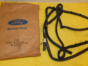 1960 1961 1962 1963 Ford Falcon Futura Ranchero NOS RH DOOR OPENING WEATHERSTRIP