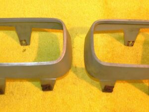1970-1976 Ford Maverick Hardtop Sedan Grabber ORIG L+R GRILLE SPORT LAMP BEZELS