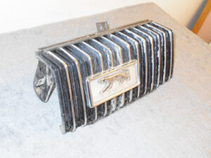 1967 1968 Cougar XR7 GT GTE 6.5 Litre ORIG PS RH HEAD LIGHT DOOR GRILLE + EMBLEM